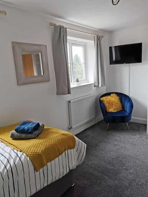 Modern Roomy 3 Bedroom Home Першор Екстериор снимка